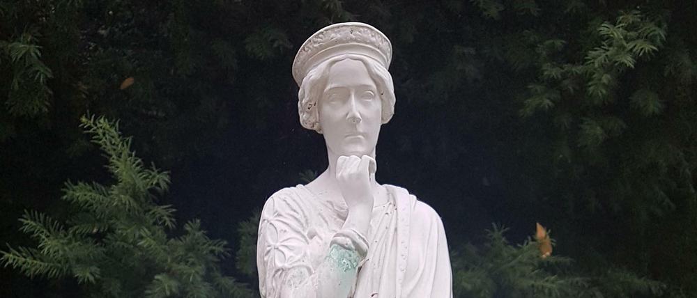 Die Schauspielerin Rahel Félix hatte einen legendären Auftritt am 13. Juli 1852 auf der Pfaueninsel. Daran erinnern diese Statue - und Fontane. 