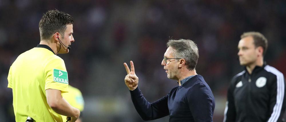Auch Trainer können jetzt bestraft werden.