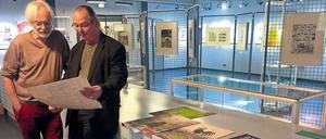 Geballter Humor. Andreas Nicolai, Leiter des Cartoonmuseums, mit Klaus Stuttmann (links).