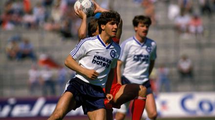 Nützte nur nichts. Karl-Heinz Riedle erzielte den ersten Bundesliga-Treffer für Blau-Weiß 90.