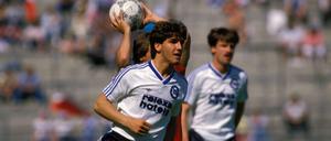 Nützte nur nichts. Karl-Heinz Riedle erzielte den ersten Bundesliga-Treffer für Blau-Weiß 90.
