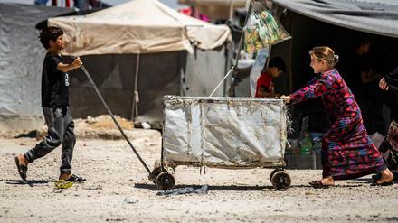 Syrische Kinder beim Spielen im Flüchtlingslager Al-Hol. 