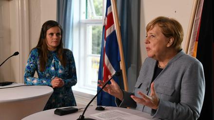 Islands Premierministerin Katrin Jakobsdottir und Bundeskanzlerin Angela Merkel.