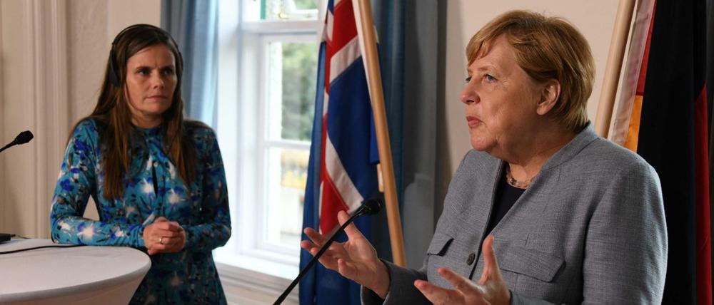 Islands Premierministerin Katrin Jakobsdottir und Bundeskanzlerin Angela Merkel.