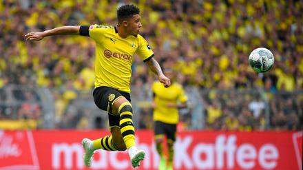 Sie fliegen wieder. Dortmunds Jadon Sancho und Teamkollegen siegten gegen den FC Augsburg mühelos.