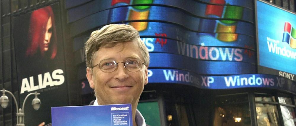 2001: Bill Gates stellt Windows XP vor.