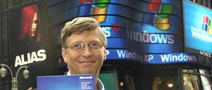2001: Bill Gates stellt Windows XP vor.