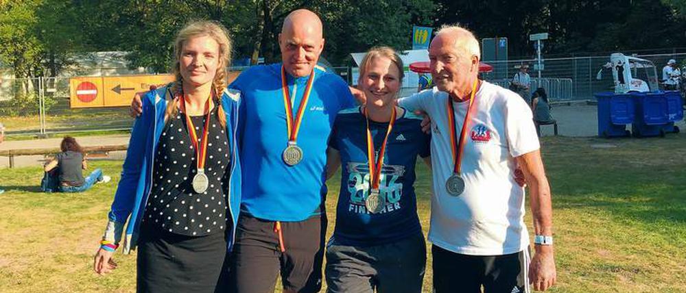 Sportliche Familie. Franziska Rudolph, Juri Blum, Katharina Blum und Gerhard Blum nach einem ihrer gemeinsamen Läufe.