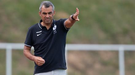 Klare Worte. Robin Dutt, Trainer des VfL Bochum, hält viel auf Fritz Keller.