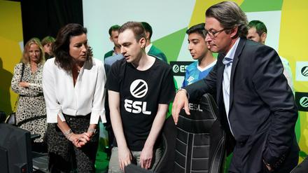 Dorothee Bär und Andreas Scheuer bei der Eröffnung der weltgrößten Computerspielmesse Gamescom in Köln.