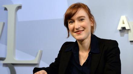 Mit ihrem Roman "Schutzzone" nominiert. Die Berliner Dichterin und Erzählerin Nora Bossong.