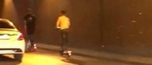 Zwei E-Scooter-Fahrer - angeblich im Tiergartentunnel.