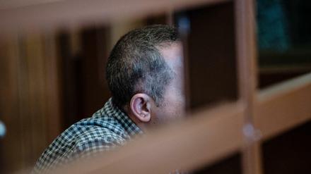 Der Angeklagte im Fall der vermissten Georgine Krüger im Gerichtssaal. 