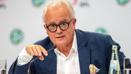 Alle mal zuhören! Fritz Keller stellte sich am Mittwoch in Berlin vor. 