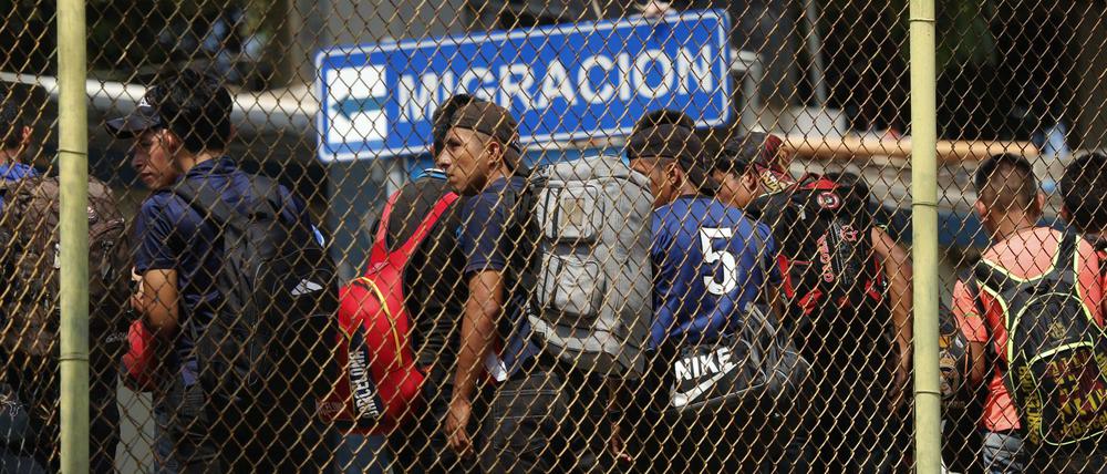 Mittelamerikanische Migranten an der Grenze zwischen Mexiko und den USA.