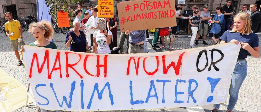 Eine Demonstration der Initiative, wie hier vor dem Potsdamer Rathaus, ist im Berliner Abgeordnetenhaus eigentlich nicht erlaubt.