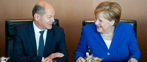 Historische Entscheidung: Das Kabinett um Kanzlerin Merkel und Finanzminister Scholz hat das Auslaufen des Solidaritätszuschlags beschlossen.