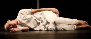 Oona Doherty während der Fotoprobe für die Tanzperformance "Hard To Be Soft - A Belfast Prayer" im Rahmen des Festivals Tanz im August im Hebbel am Ufer 