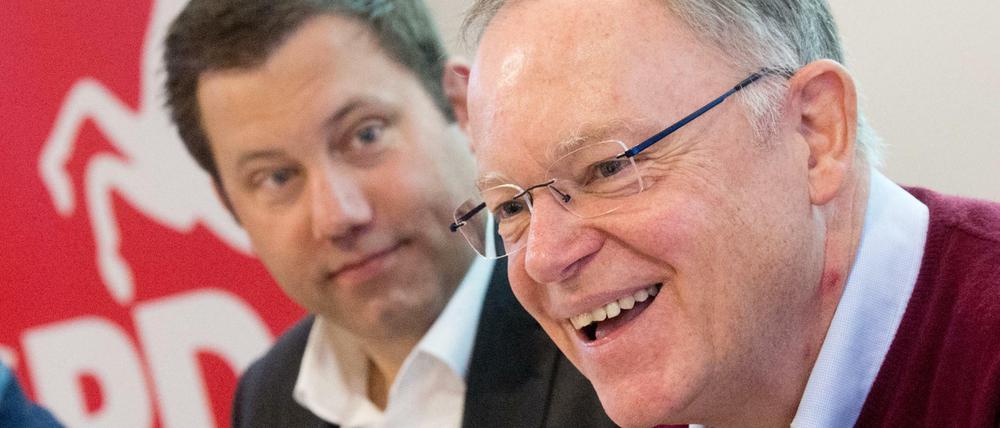 Stephan Weil (r), Niedersachsens Ministerpräsident und Landesvorsitzender der SPD, und Lars Klingbeil, SPD-Generalsekretär