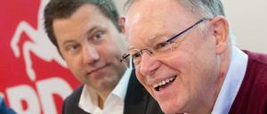 Stephan Weil (r), Niedersachsens Ministerpräsident und Landesvorsitzender der SPD, und Lars Klingbeil, SPD-Generalsekretär