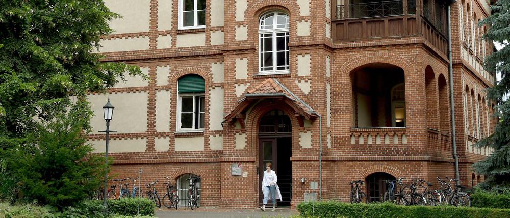 Das Gebäude der Medizinischen Hochschule Brandenburg in Neuruppin.