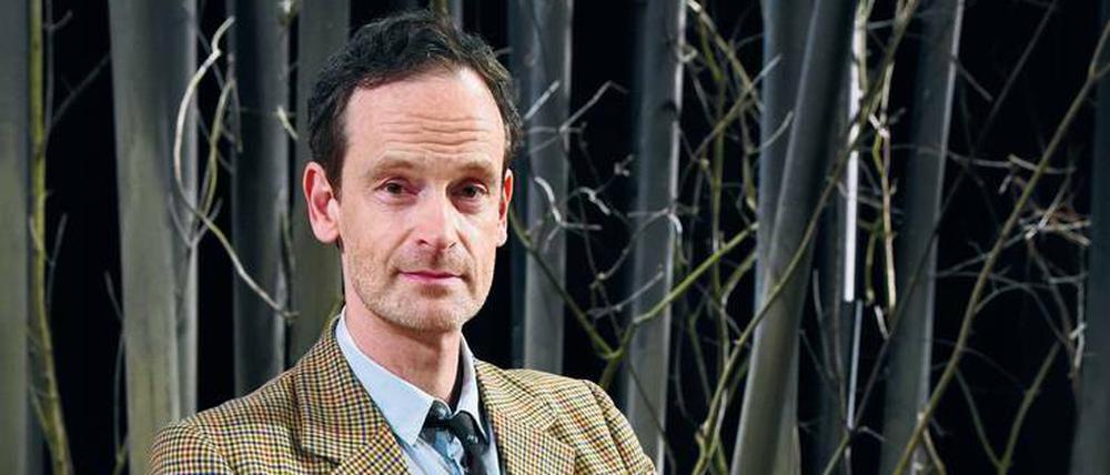 Rolle rückwärts. Jörg Hartmann bei den Proben für „Jugend ohne Gott.“ Foto: Kai-Uwe Heinrich