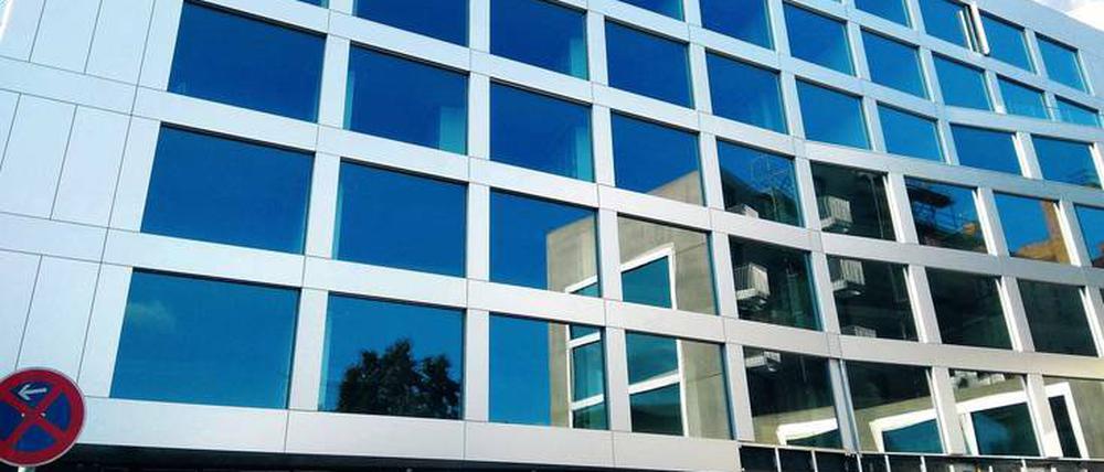 Berlin im Griff: Das neue Suhrkamp-Haus in Mitte, hier Blick von der Linienstraße