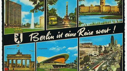 Für Westdeutsche war ein Besuch West-Berlins quasi staatsbürgerliche Pflicht. Auf dem Motiv von 1970 darf das Brandenburger Tor mit der Mauer nicht fehlen.