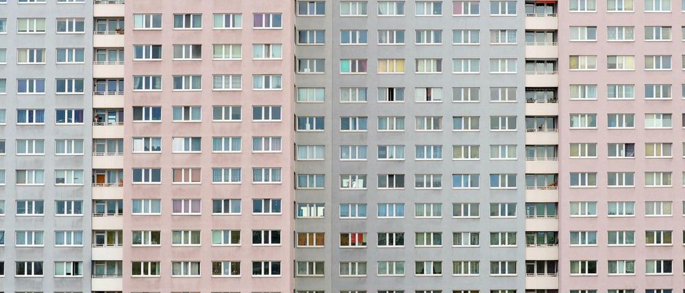Die Fassade eines Neubaublocks in Berlin.