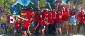 Man trägt Rot. Seit 2011 ist die 2005 in Brüssel gegründete Bewegung „Serve The City“ auch in Berlin präsent.