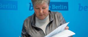 Senatorin Katrin Lompscher bei der Präsentation des Infrastruktur- und Stadtentwicklungsplans