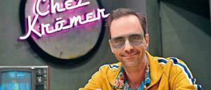 Wehrt euch! Kurt Krömer, 44, war fast fünf Jahre weg vom Fernsehen. Am kommenden Dienstag gibt er sein Comeback. Brillenmäßig ist er schon mal flexibel. 