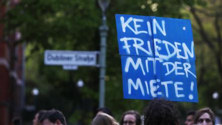 Eine Demonstration richtete sich im April gegen den immer knapper werdenden Wohnraum und die stetig steigenden Mieten in Berlin.
