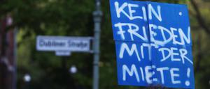 Eine Demonstration richtete sich im April gegen den immer knapper werdenden Wohnraum und die stetig steigenden Mieten in Berlin.