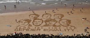 Die Konterfeis der G7-Führer im Sand von Biarritz 