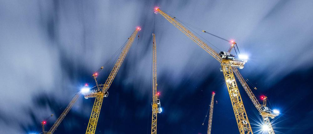 Über der deutschen Wirtschaft ziehen dunkle Wolken auf, der Pessimismus nimmt zu.