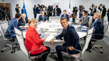 Dissens über Mercosur-Abkommen. Bundeskanzlerin Merkel und Frankreichs Staatschef Macron (im Vordergrund) in Biarritz.