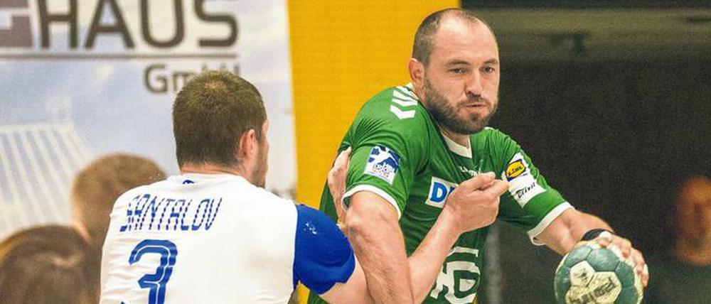 Wer will es mehr? Füchse-Zugang Michael Müller ist vielleicht nicht der beste Handballer, dafür zeichnet ihn sein Einsatz und seine Kampfstärke aus – zwei Punkte, in denen die Berliner in der vergangenen Saison Nachholbedarf hatten. Foto: Imago