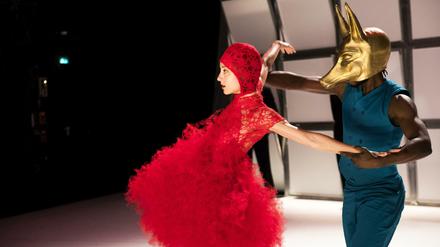 Auf den Spuren der Geschichte. Das Stück "Zwei Giraffen tanzen Tango" aus Bremen ist eine mehrerer Aufführungen.