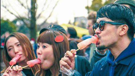 Beim Kanamara-Matsuri, dem Penisfest, gibt es Penisse in Lolli-Form zu lutschen.