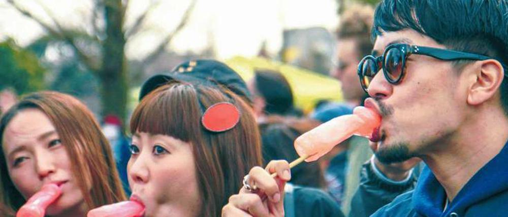 Beim Kanamara-Matsuri, dem Penisfest, gibt es Penisse in Lolli-Form zu lutschen.