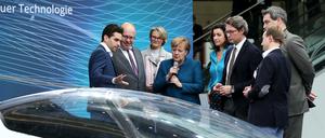 Vom Linienverkehr weit entfernt: Bundesregierung lässt sich deutsches Flugtaxi des Unternehmens Lilium erklären.