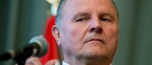 Georg Pazderski, Landesvorsitzender der AfD Berlin, kündigte nach Bekanntwerden der Kündigung eine Klage an.