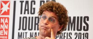 Comedian Atze Schröder sprach am Tag des Journalismus im Mai in Hamburg über seine Lust am Lesen. Wichtig ist, dass man sein Publikum kennt. 