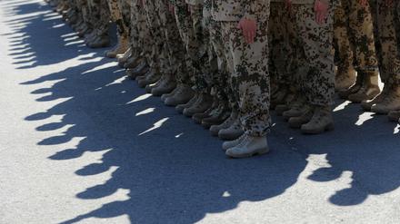 Diese Soldaten des Jägerbataillons 292 kamen 2012 aus dem Afghanistan-Einsatz zurück - offenbar mit unterschiedlichen Stiefel.