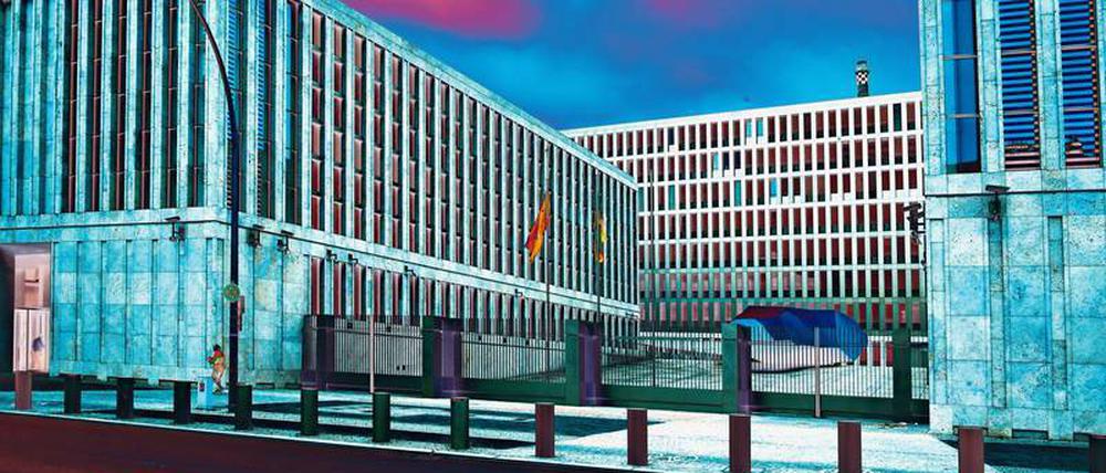 Machtdemonstration. Der Bundesnachrichtendienst in der Chausseestraße in Mitte hat seine realen und virtuellen Mauern besonders hoch gezogen.