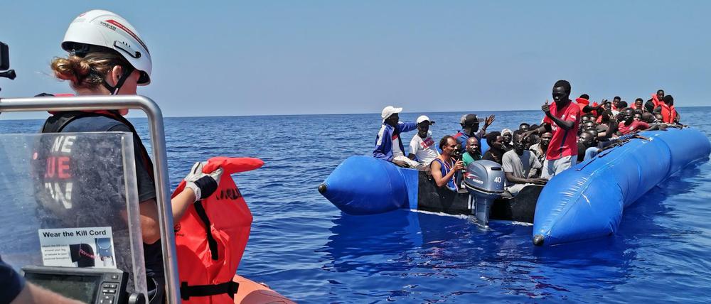 Foto von der Rettung der Schiffbrüchigen durch die Crew der „Eleonore“ 