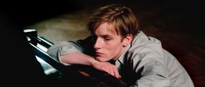 Gequält. Louis Hofmann als hochbegabter Pianist David Berger.