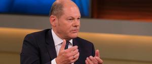 In der "Anne Will"-Ausgabe vom 2. Juni wollte Olaf Scholz keinesfalls SPD-Parteivorsitzender werden. In der Ausgabe vom 25. August erklärte er seinen Meinungsumschwung.