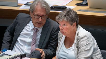 Bausenatorin Katrin Lompscher (Die Linke), hier neben Finanzsenator Matthias Kollatz (SPD), steht derzeit wegen geplanter Mietobergrenzen in der Kritik.